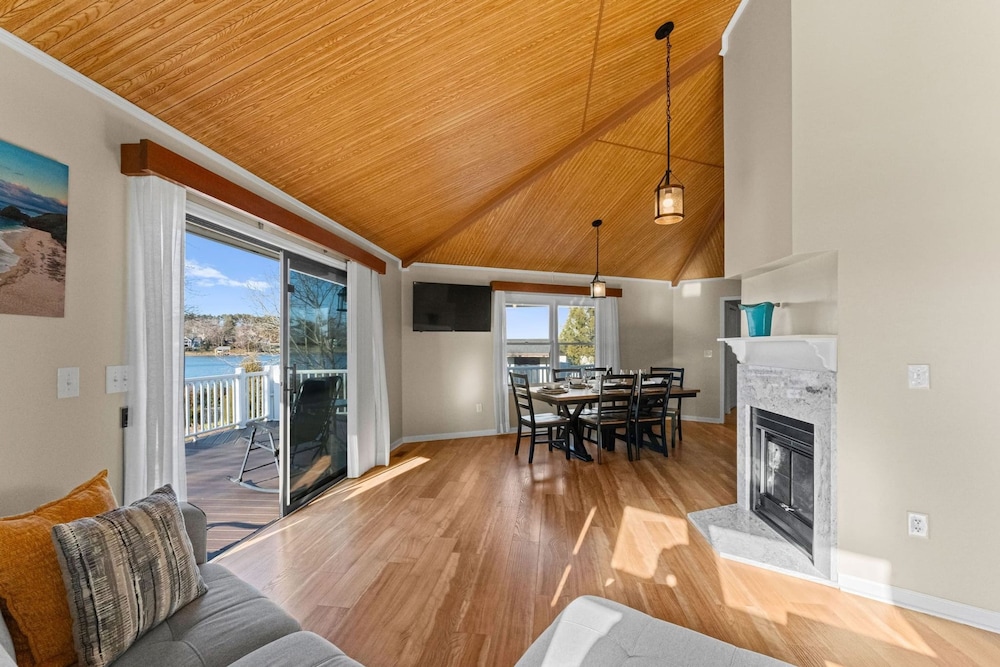 Pleasant Cove Waterfront Getaway With Fire Pit Deck and Private Lake Access
