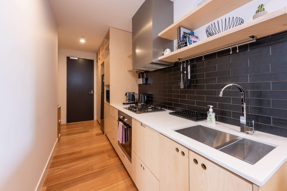 Modern 1 Bedroom Apartment in Brunswick East Near CBD