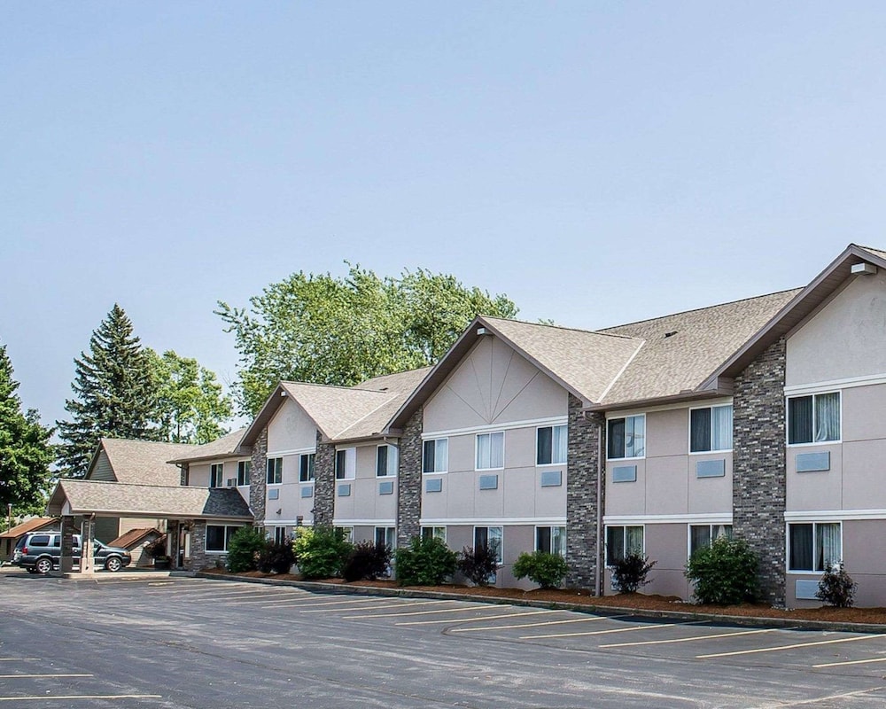 Hotel Quality Inn & Suites - Image 1