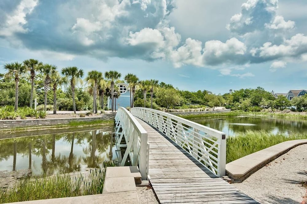 At the Waters Edge 4 Bd Holiday Home by Five Star Properties