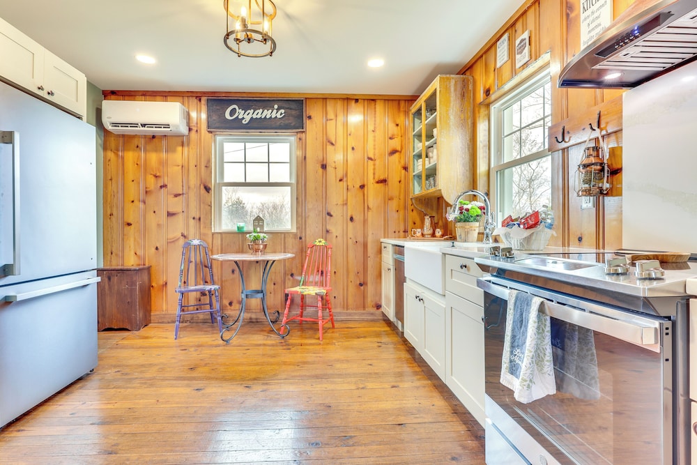 Grill & Fire Pit: New Market Getaway on 3-acres!