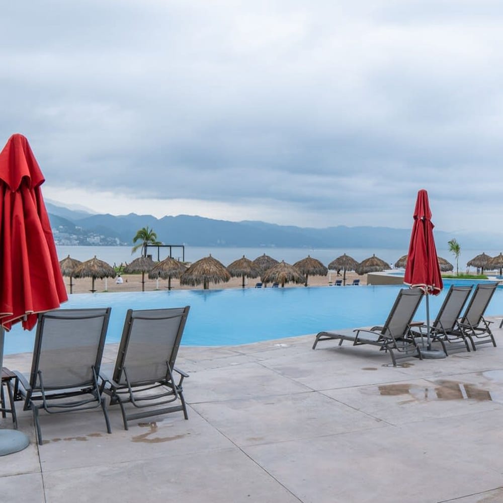 Ocean Front Condo 1 Bedroom 3 Beds 2 Bathrooms