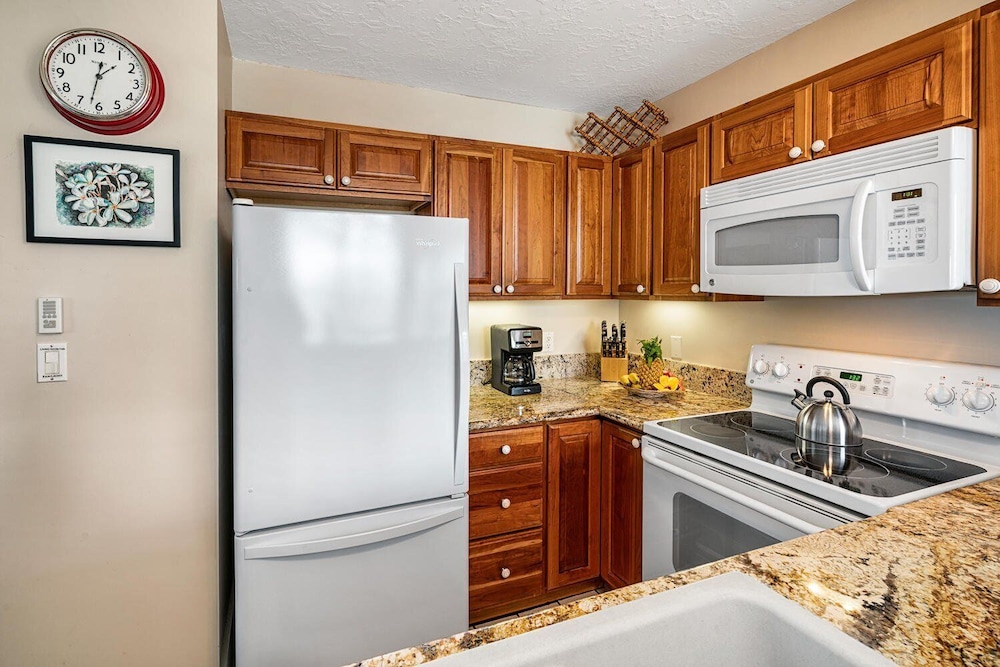 Beautiful Ocean Views - Top Floor - Concierge Included - Vrkcv