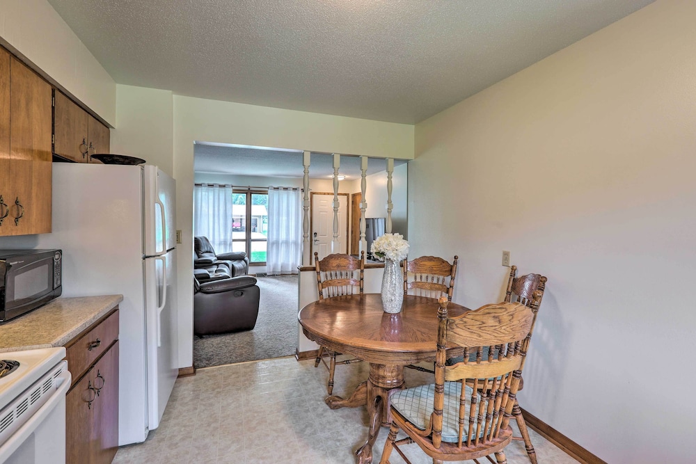 Quaint Ida Grove Apartment Near Creek & Park! view 5