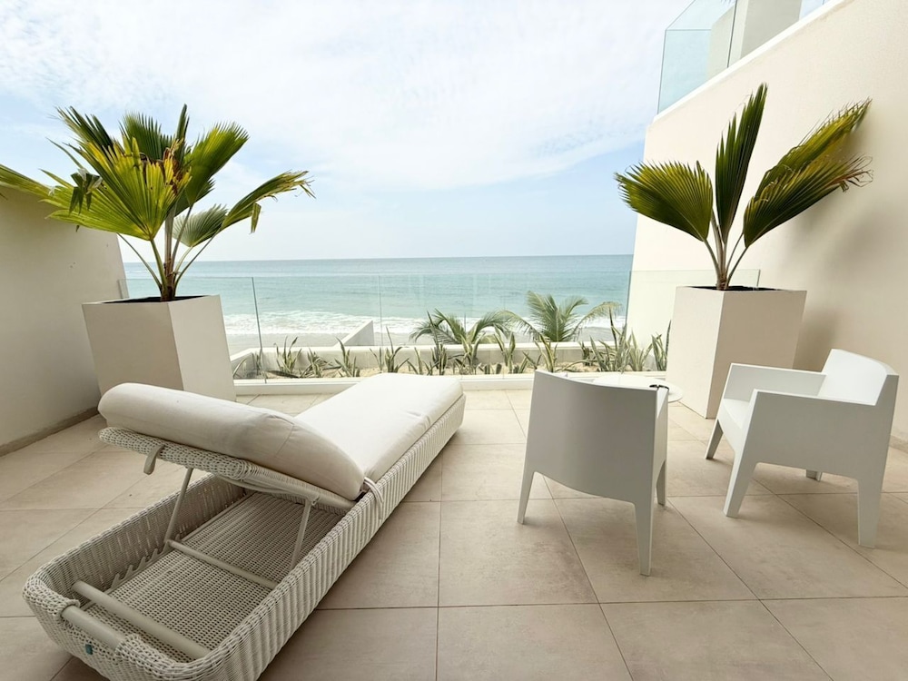 Villa Italia Somone Luxury Hotel