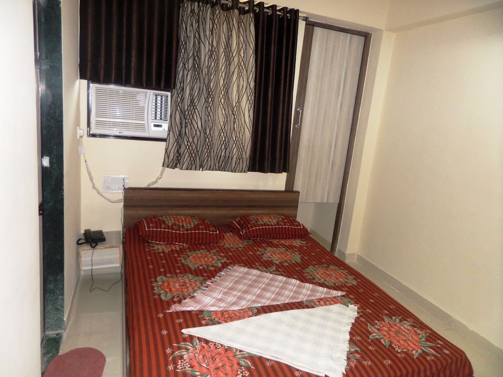 Riya Raj Hotel