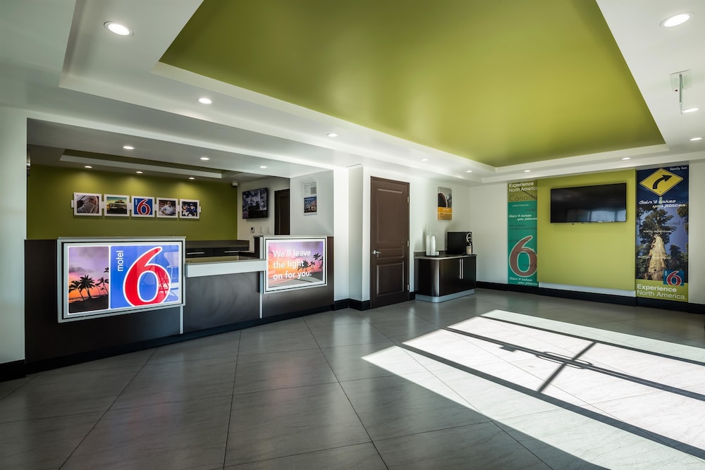 Motel 6 Canoga Park, CA - Property Image 17