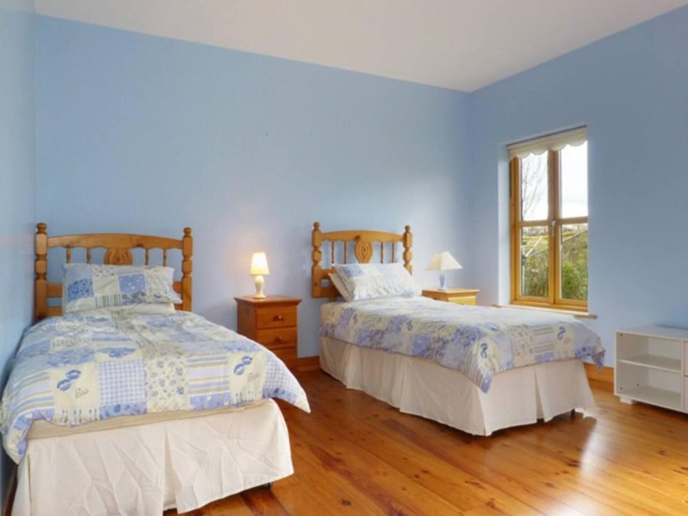 Large 5-bed Country House, Aughagower, Westport, view 2