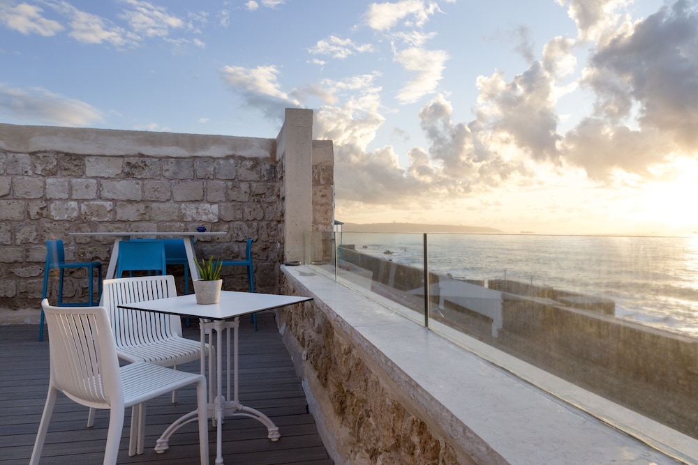 Hotel Akotika Boutique - Image 1