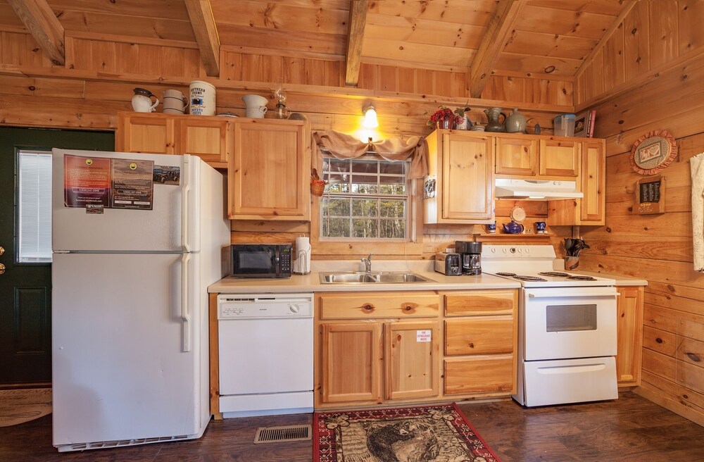 Sleepin' Inn 2 Bedroom Cabin by RedAwning view 4