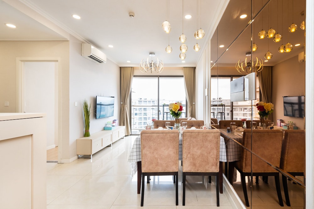 Jennifer House - Millenium Apartment