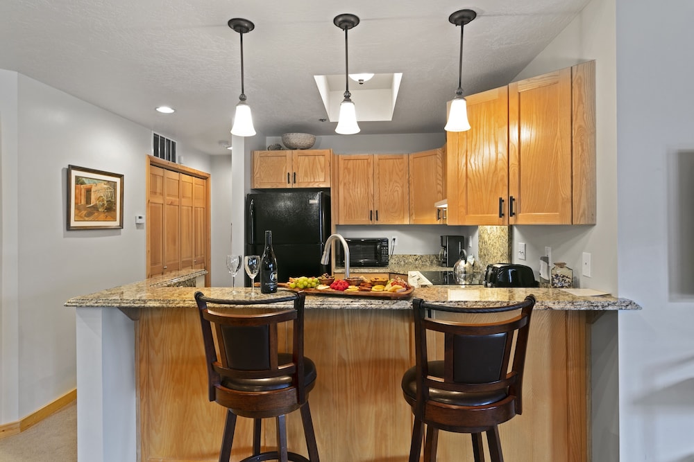 Courchevel at Deer Valley Resort - Two Bedroom Condo #C101 2 Condo