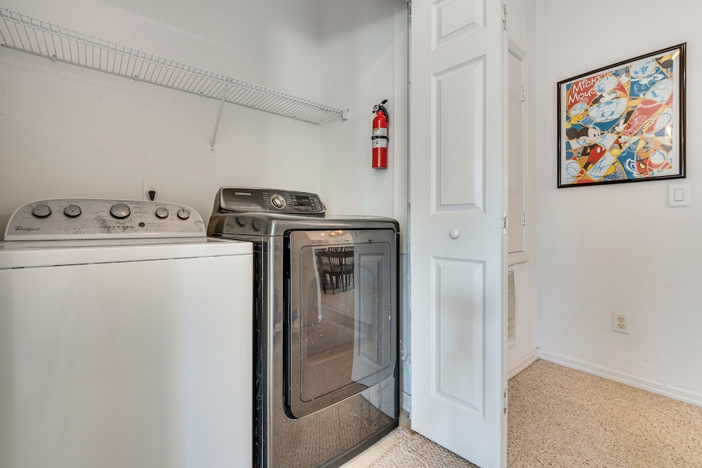 10 Mi to Disney World: Townhome w/ Community Pool!