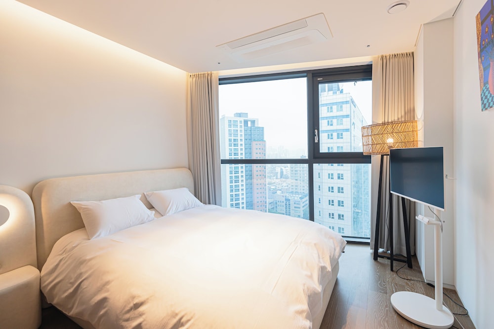 Caelum Black Gangnam Luxury Apt
