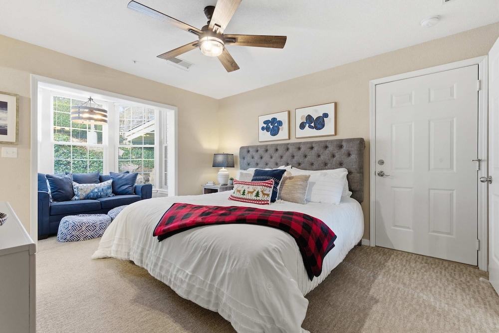 The Ozark Getaway Stay for 6