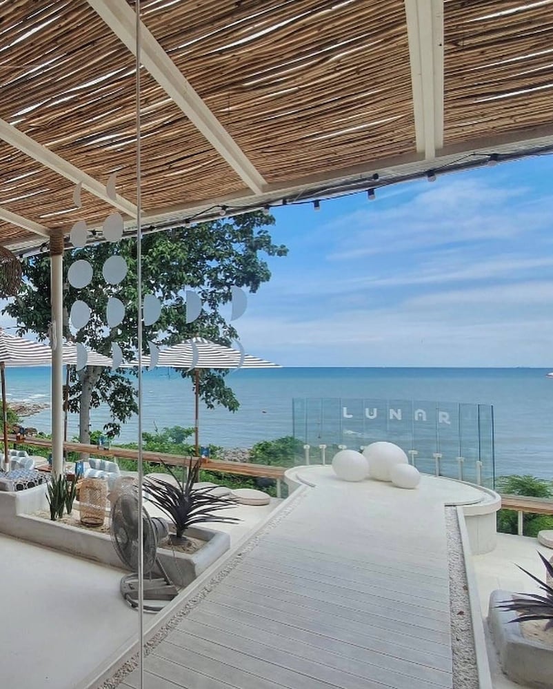 2 Bed Room Sea View High Floor Luxury Accomodation