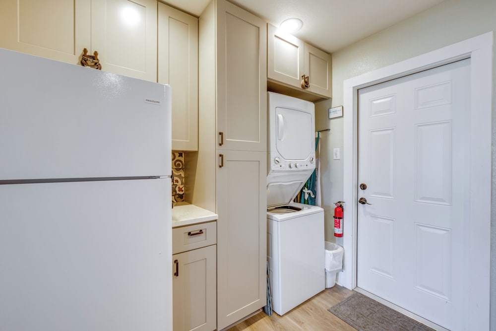 Walk Dtwn: Pet-friendly Townhome in Rockport