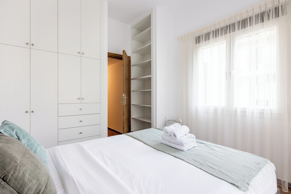 Alex's 2-Bedroom Apartment in Athens
