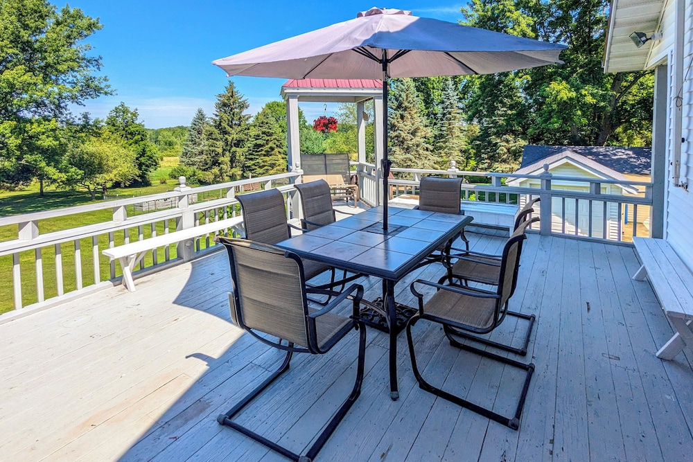 Fire Pit + Game Room: North East Family Retreat!