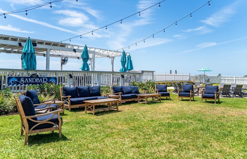 Spectacular Open Floor Plan With Elegance 5-bed, 4-bath Haven on Fripp Island