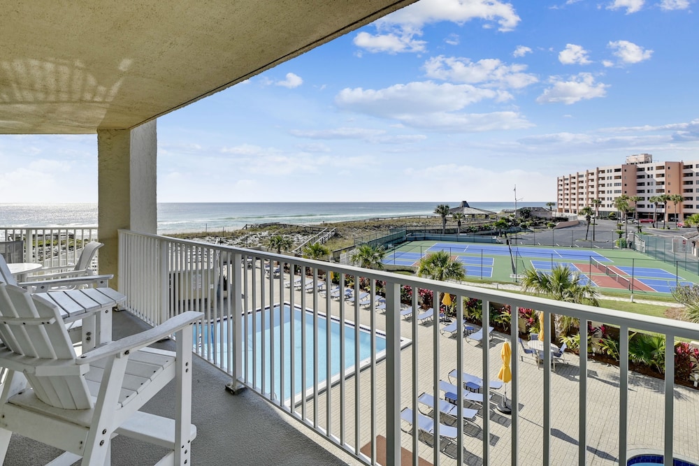 Inlet Reef 209 3 Bedroom Condo by RedAwning