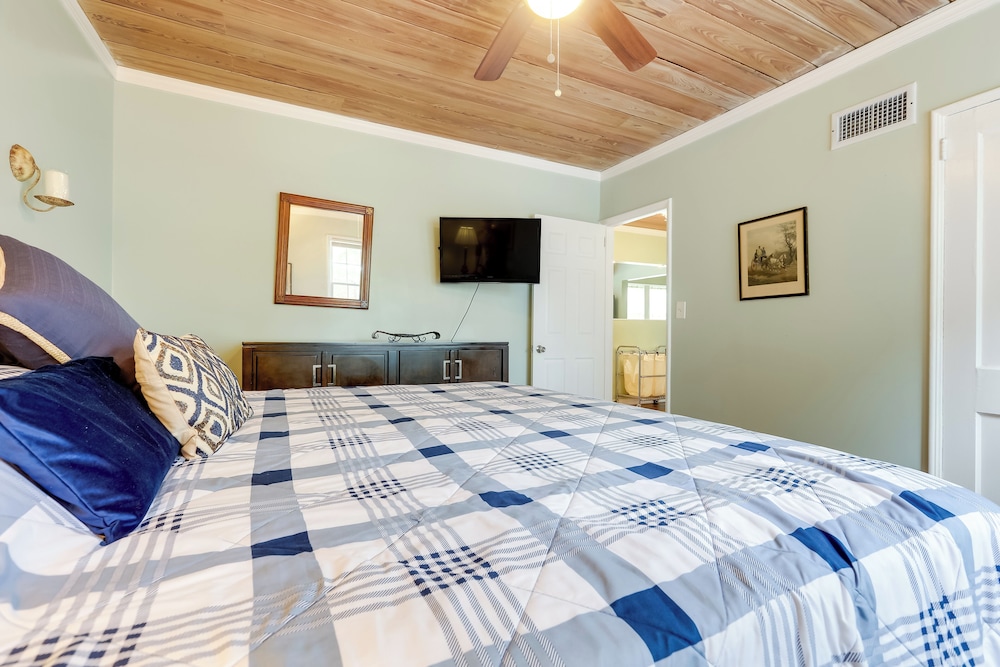 4 Mi to Jetty Park Beach! Family Home w/ Game Room