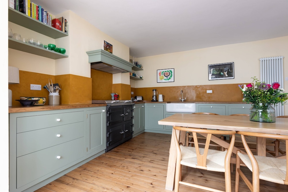 Englefield Road by Onefinestay