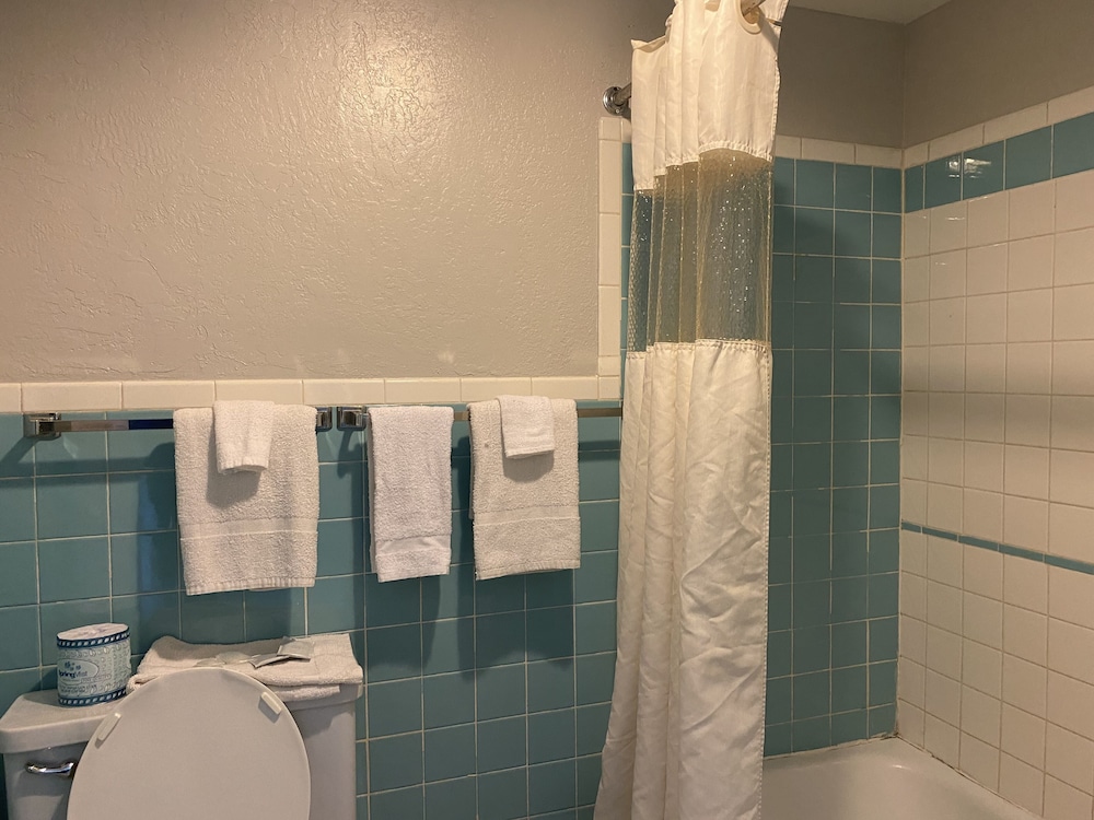 Four Corners Inn