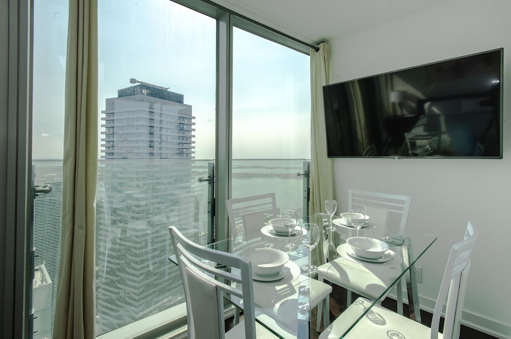 Velvet Stays – Financial District