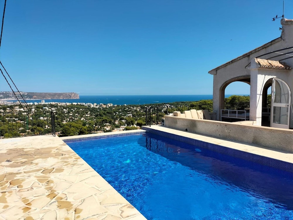 Villa- Lagarto in Panorama
