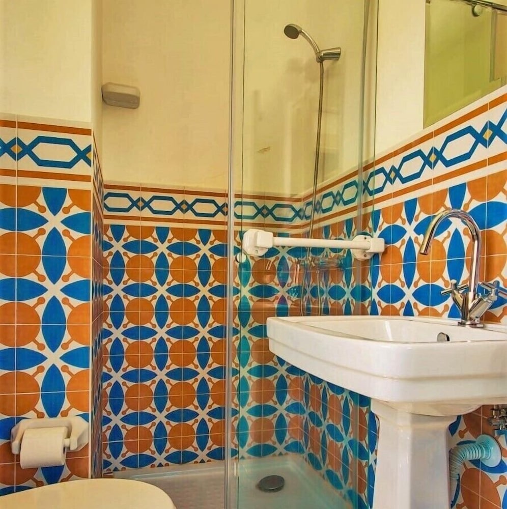 Photo 12