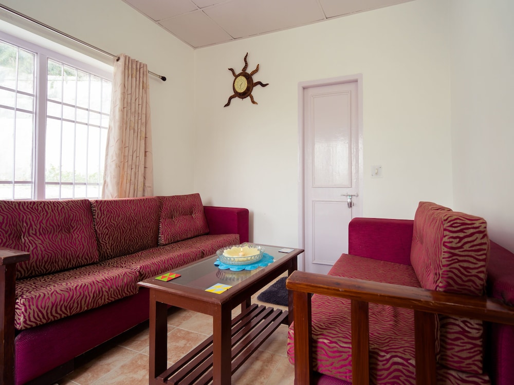 OYO 14133 Home Oak Cottage 1BHK Kempty Road