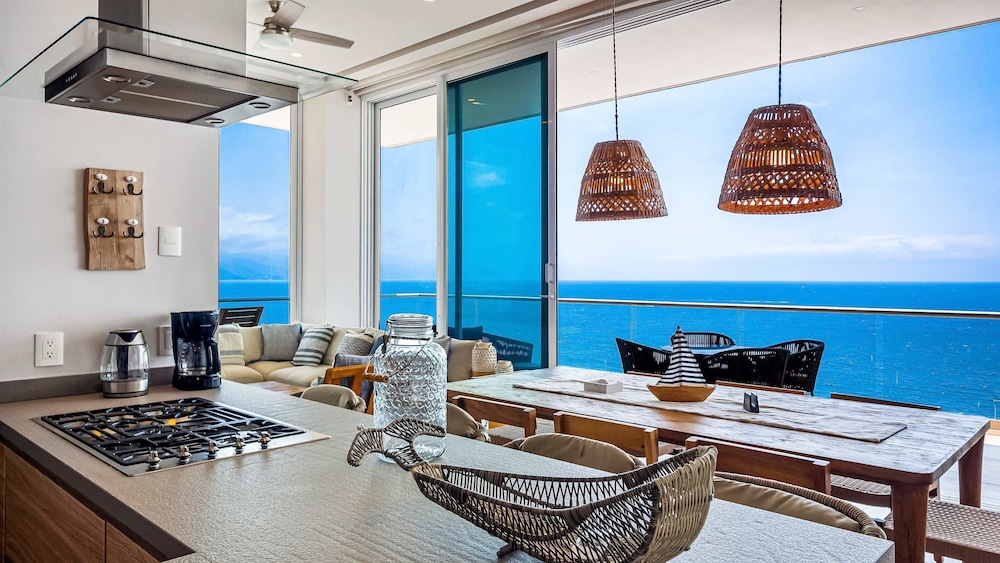 Panoramic Hot Tub Oceanview Luxury 4BR Penthouse