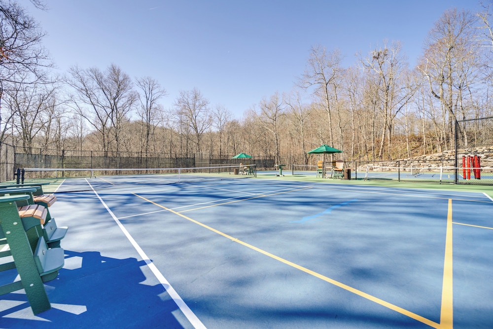 Direct Lake Access & Fire Pit: Tuckasegee Cottage!
