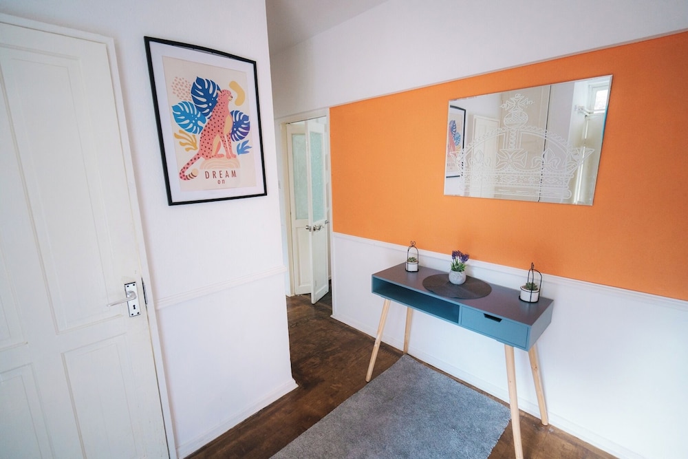 Stylish London Apartment in Hallfield Estate