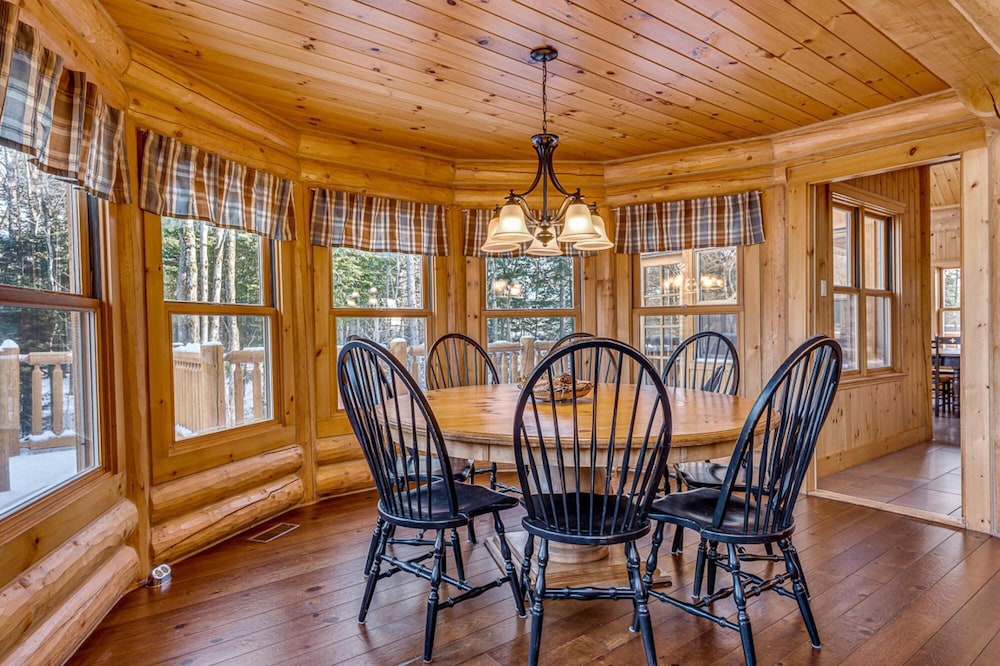 Grand Duc 74 - Gorgeous log Cottage With Private hot tub Heated Pool and Sauna