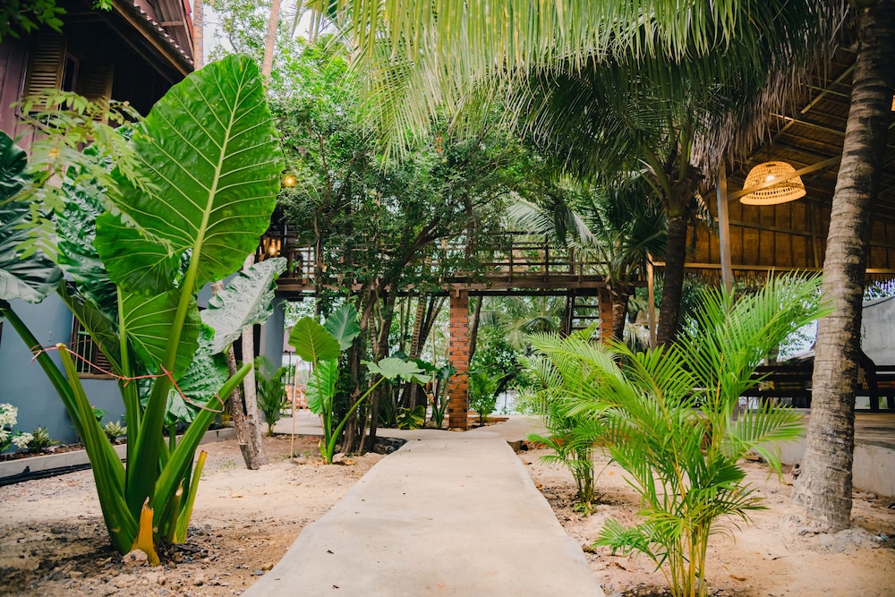 River Nest Hostel