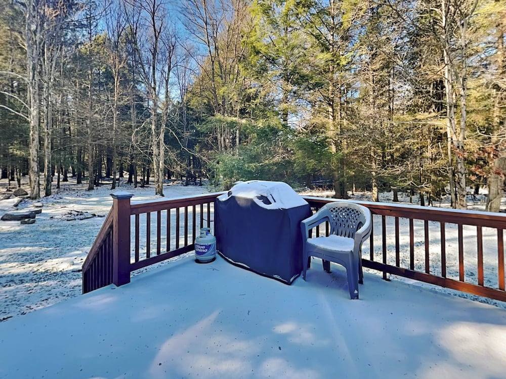 Lazy Bear Cabin by Taylor Made Deep Creek