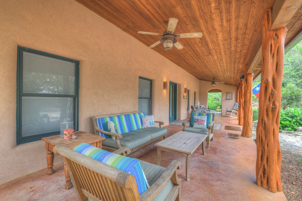 The Willows Casa Grande + Sundown Suite Sleeps 13 - Close to Main St