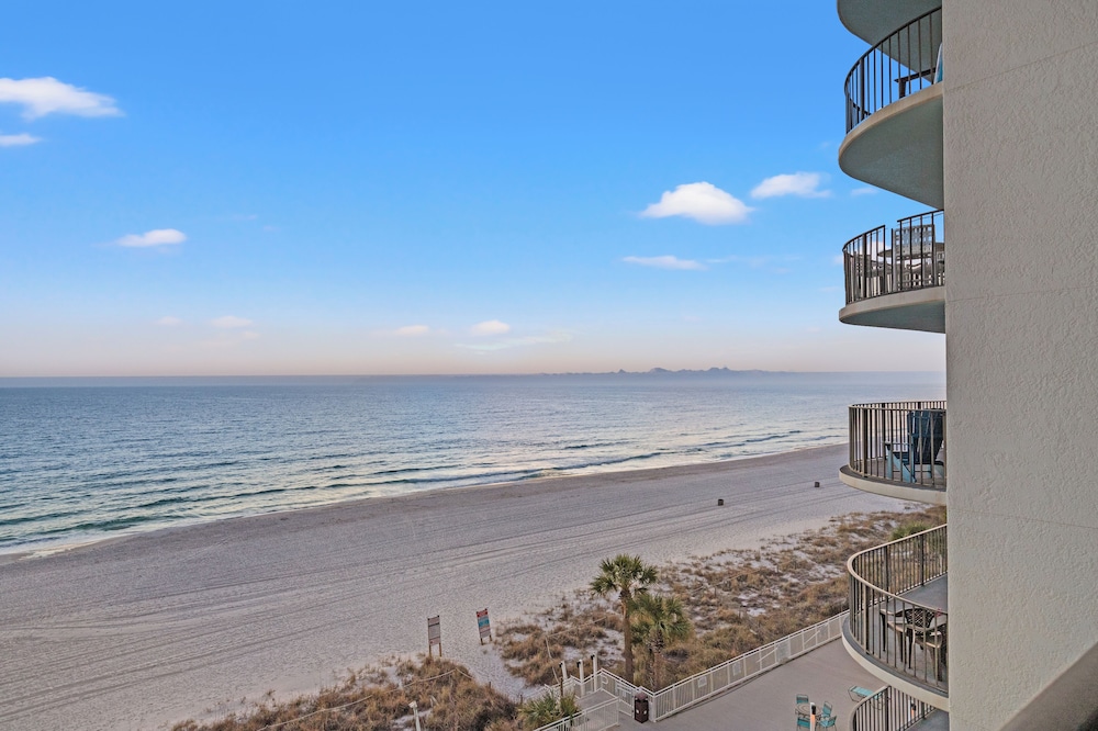 Watercrest Waves! Beachfront 2br/2ba Condo, Sleeps 8, Stunning Gulf Views!
