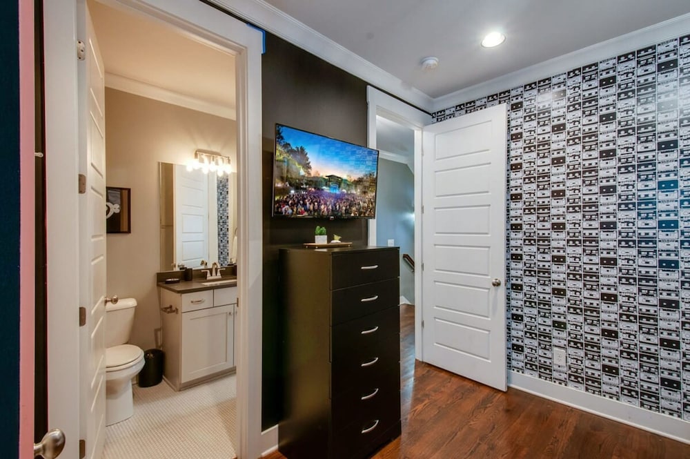 Close to the Gulch - Book Today