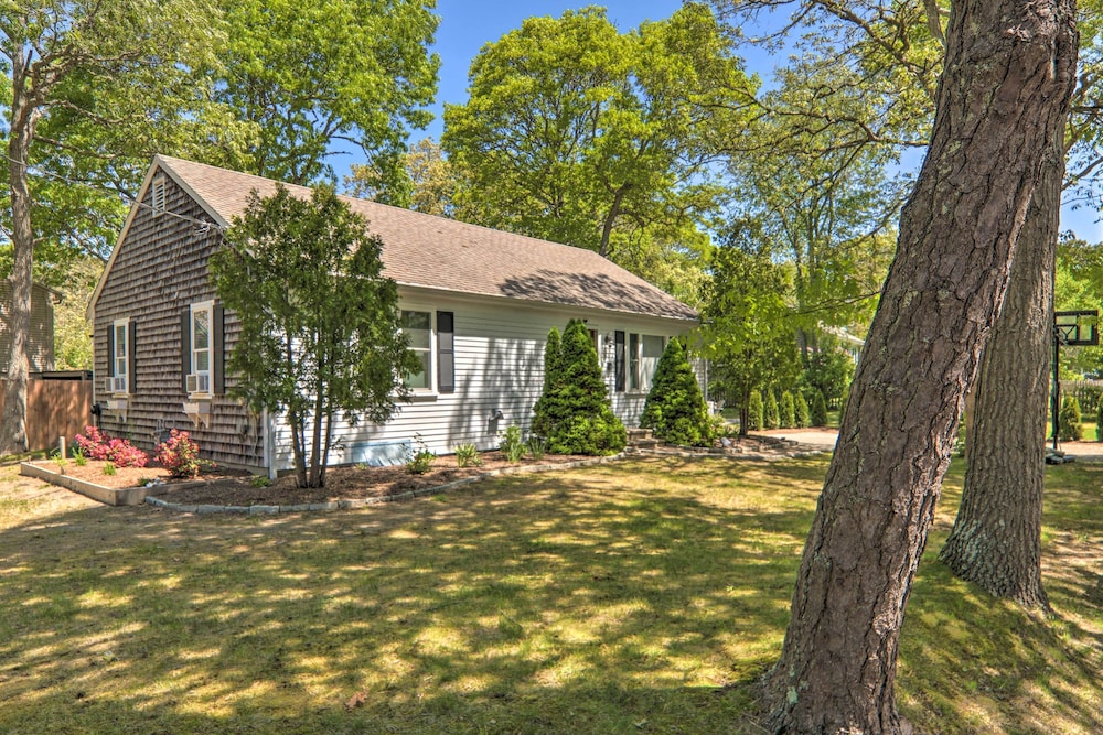 Cape Cod Escape ~ 2 Mi To Beaches & Dining! view 2