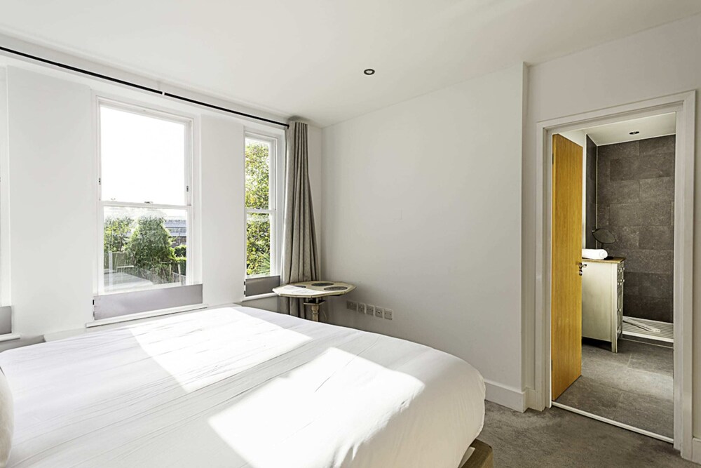 Elegant 3 bed Apartment in Earls Court