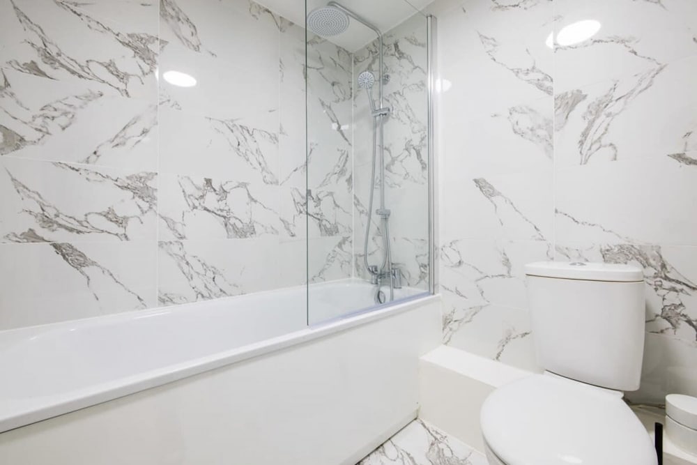 Stylish 2 Bedroom Apartment - Shepherd s Bush