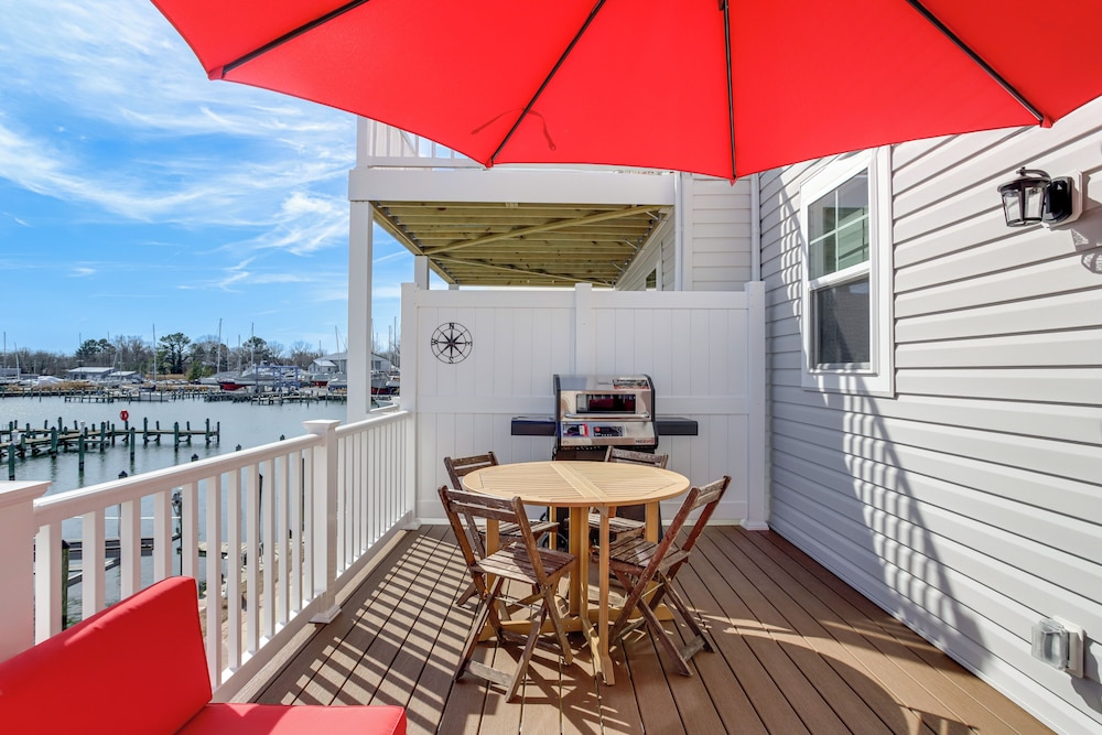 Walk to Dtwn: Waterfront Eastern Shore Townhome!