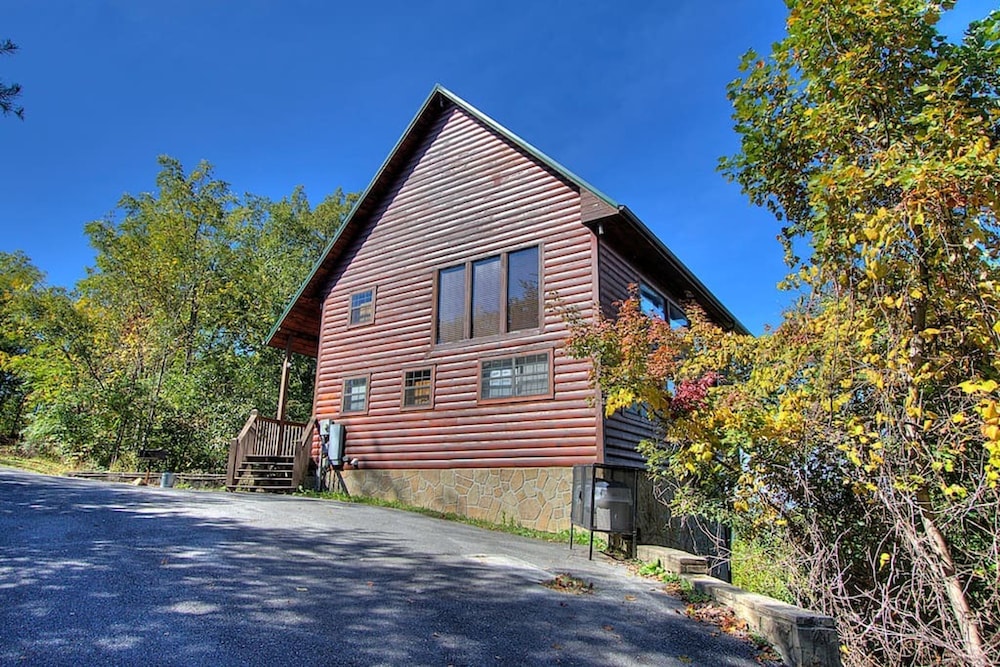 Picturesque 2 2 Close to Parkway view 3