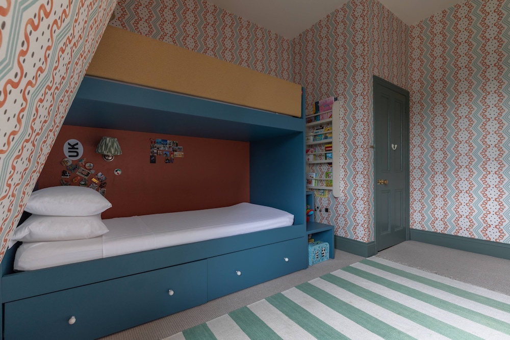 Westover Road III by Onefinestay