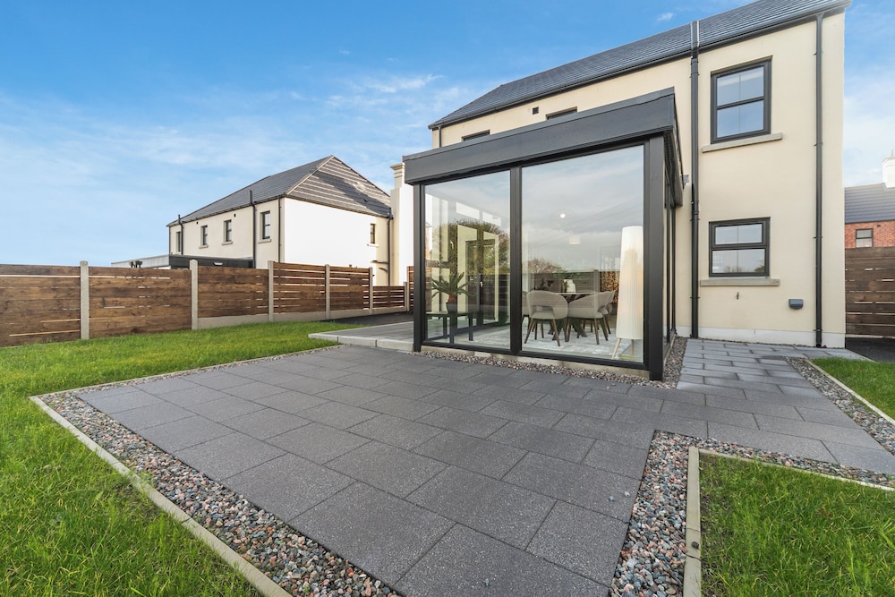 Modern Entire Home Retreat in Newry