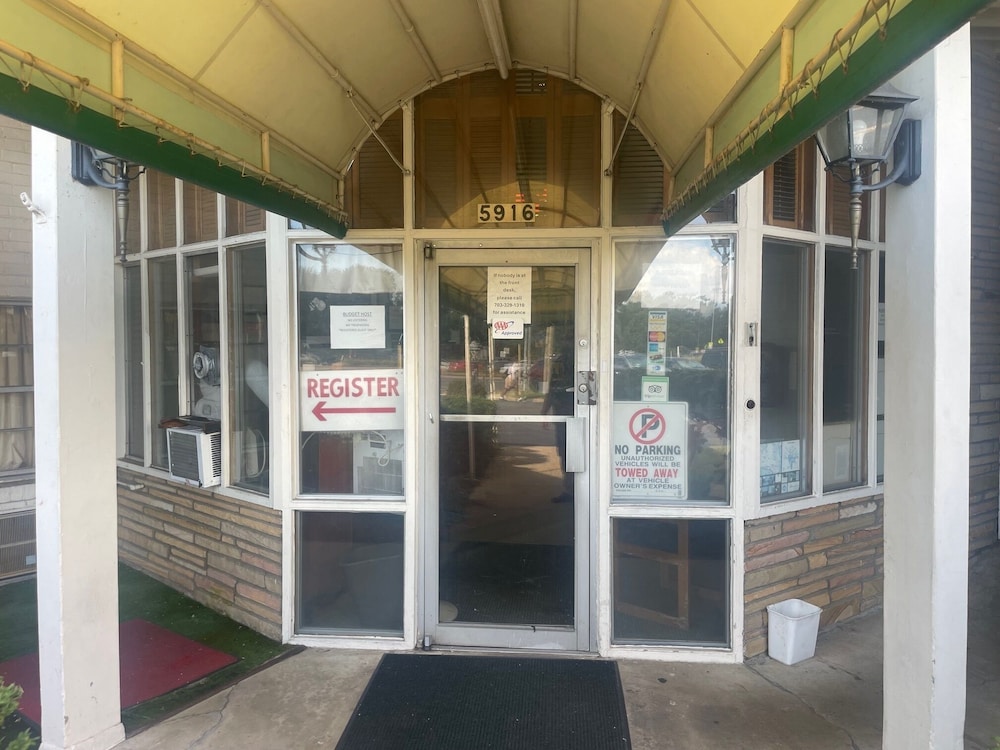 Traveler's Motel