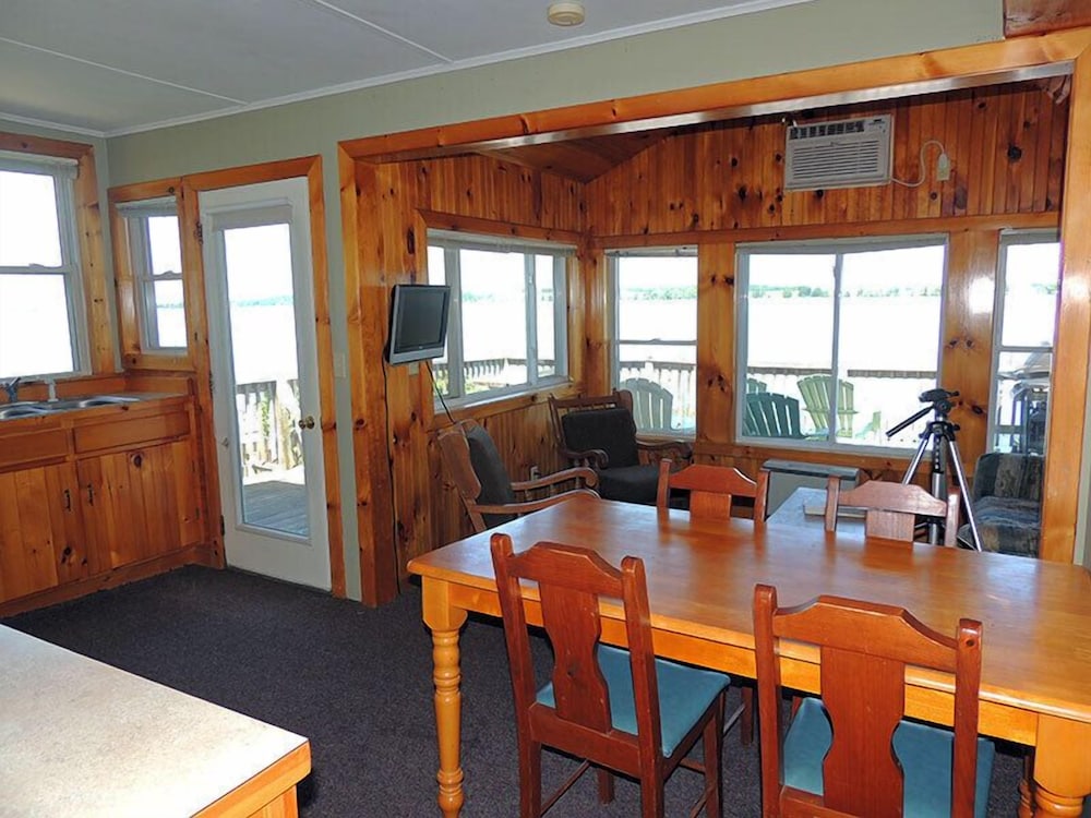 Angel Rock Waterfront Cottages and Vacation Homes